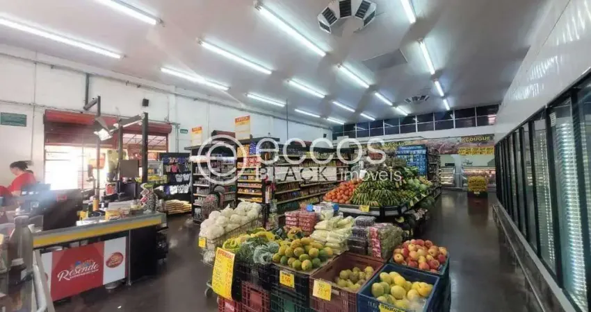 Barracão / Galpão / Depósito à venda na Rua André Luiz, 224, Pacaembu, Uberlândia