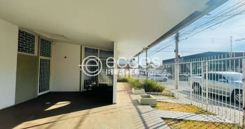 Casa para aluguel, 4 quartos, 1 suíte, 2 vagas, brasil - uberlândia/mg