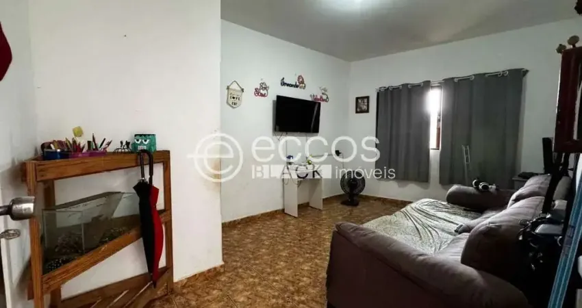 Casa à venda em uberaba, bairro fabrício – 2 quartos, 89m² úteis