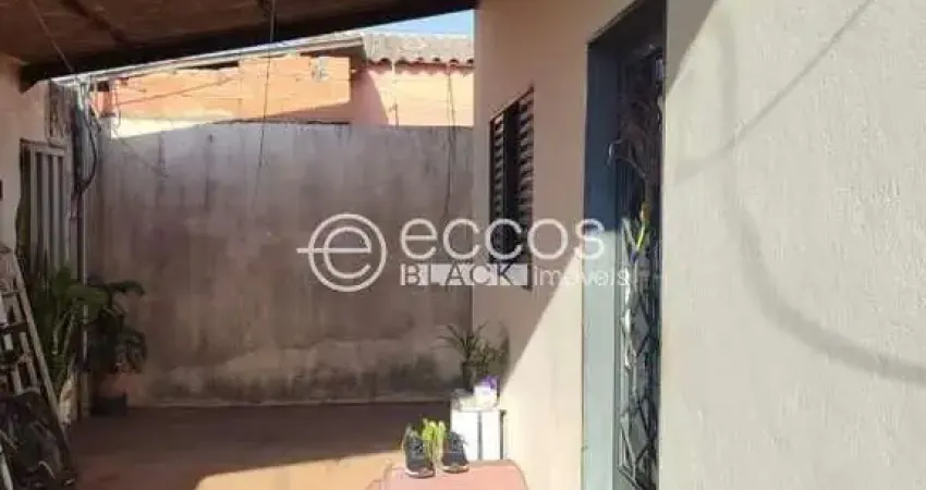 Casa com 2 quartos à venda na Rua Araguaia, 1030, Brasília, Araguari