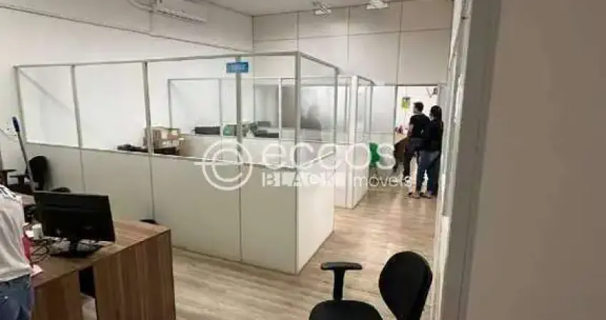Casa comercial para alugar na Avenida Santa Beatriz da Silva, 2035, São Benedito, Uberaba
