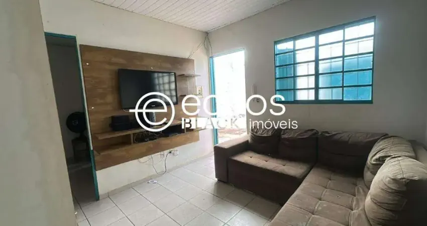 Casa para aluguel, 2 quartos, 2 vagas, monte moriá - araguari/mg