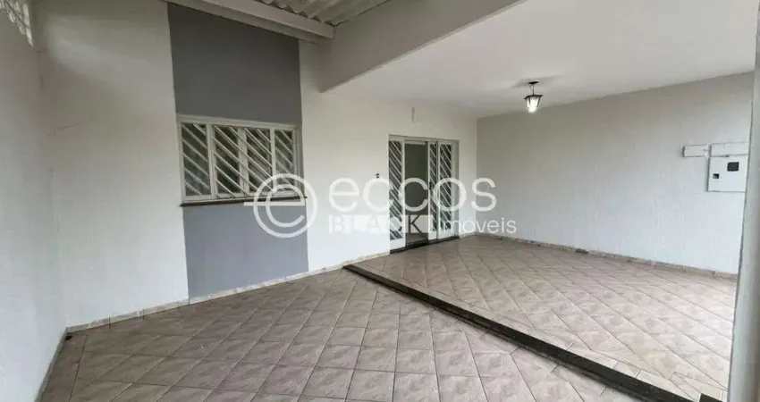 Casa para aluguel, 3 quartos, 2 vagas, osvaldo rezende - uberlândia/mg
