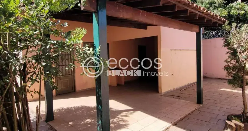 Casa para aluguel, 4 quartos, 1 suíte, 5 vagas, santa mônica - uberlândia/mg