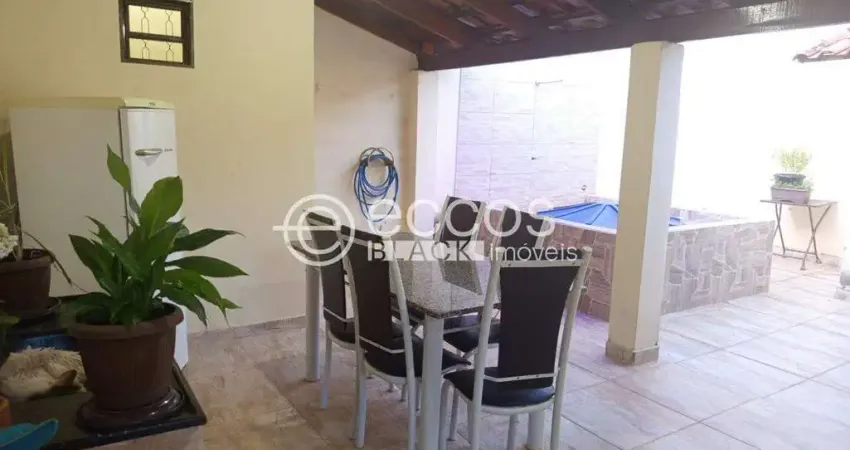 Casa à venda, 3 quartos, 1 suíte, 2 vagas, portal de fátima - araguari/mg