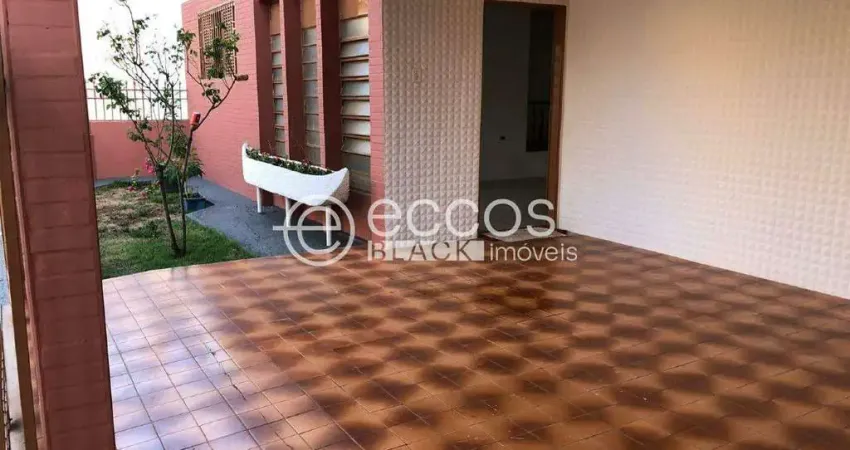 Casa para aluguel, 3 quartos, 1 suíte, 2 vagas, centro - uberlândia/mg