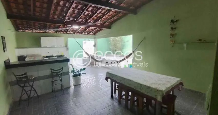 Casa com 3 quartos à venda na Rua Rio Uruguai, 297, Mansour, Uberlândia