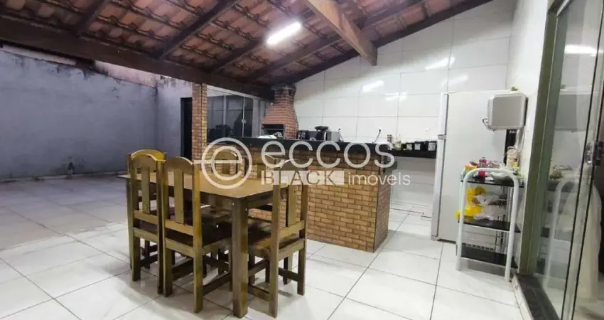 Casa com 3 quartos à venda na Avenida Coronel Belchior de Godoy, 2317, Goiás, Araguari