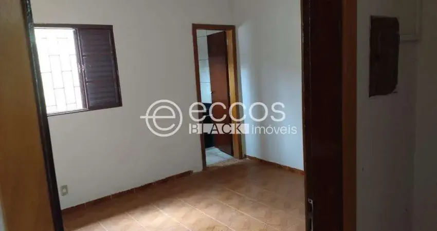 Casa para aluguel, 2 quartos, 1 suíte, 2 vagas, custódio pereira - uberlândia/mg