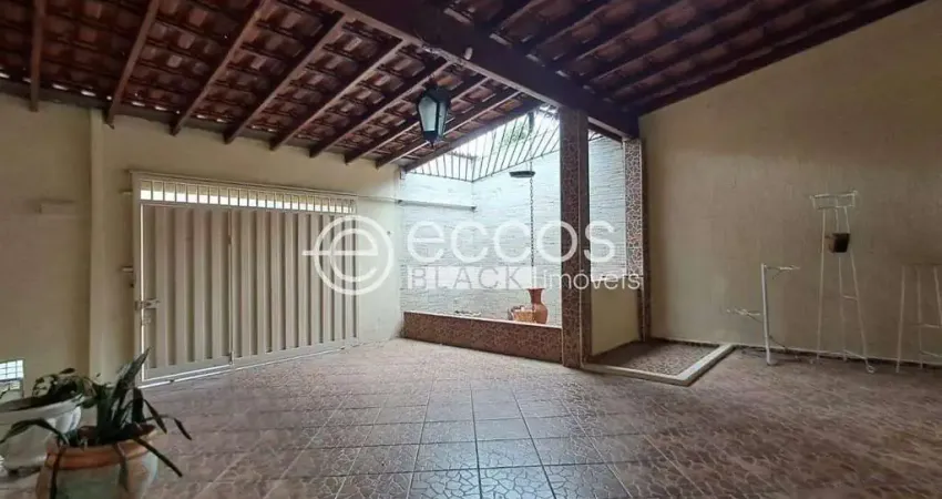 Casa para aluguel, 3 quartos, 1 suíte, 2 vagas, conjunto cássio rezende - uberaba/mg