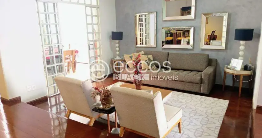 Casa à venda, 4 quartos, 4 suítes, 3 vagas, centro - araguari/mg