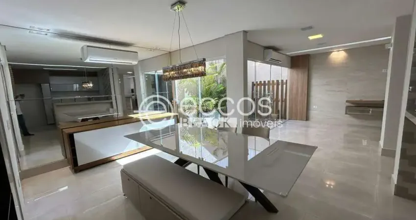 Casa em condomínio à venda, 3 quartos, 3 suítes, 2 vagas, Granja Marileusa - Uberlândia/MG