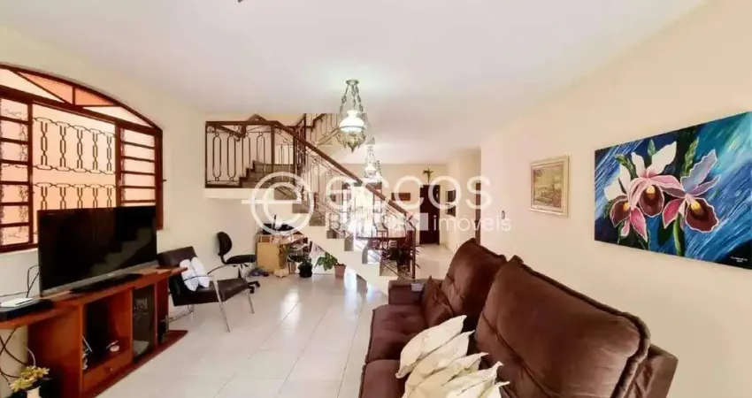 Casa à venda, 6 quartos, 1 suíte, 4 vagas, Castelo - Belo Horizonte/MG