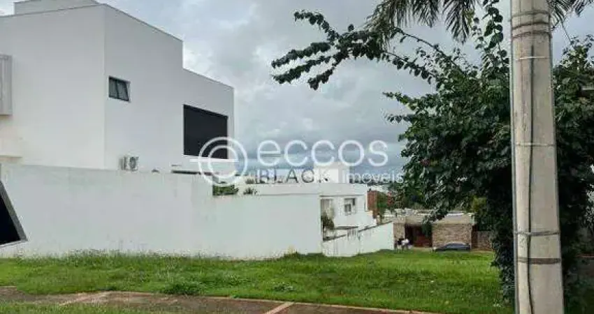 Terreno em condomínio fechado à venda na Avenida Paulo Gracindo, Gávea, Uberlândia