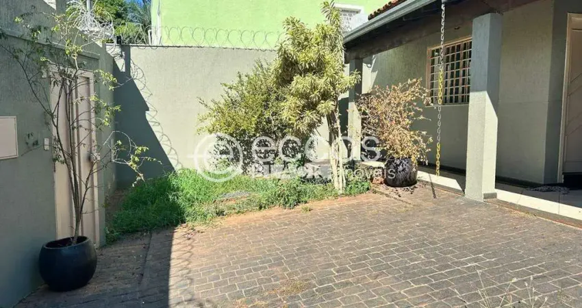 Casa à venda, 3 quartos, 1 suíte, 4 vagas, Tubalina - Uberlândia/MG