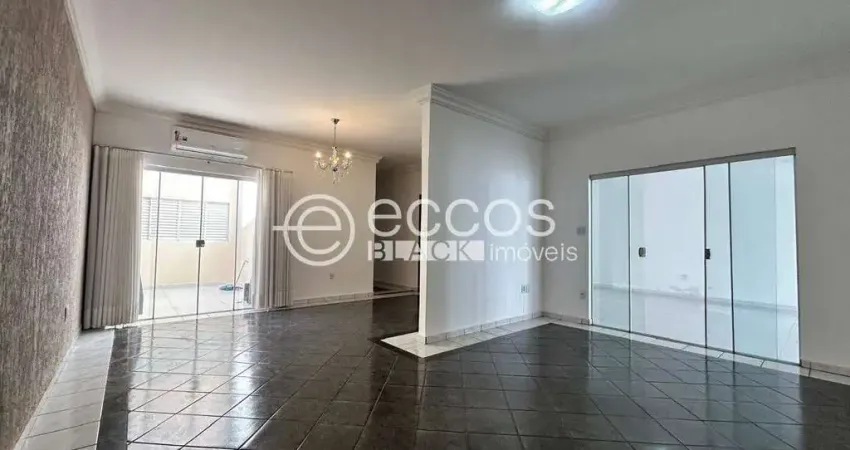 Casa à venda, 3 quartos, 1 suíte, 3 vagas, Jardim Patrícia - Uberlândia/MG
