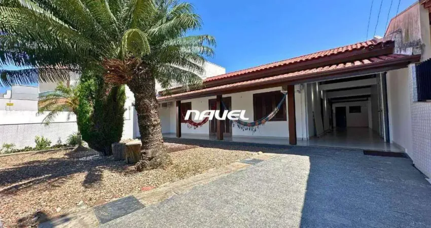 Casa Térrea Reformada no Centro de Navegantes – Quadra Mar.