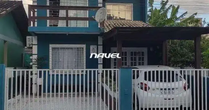 Casa à venda no bairro Armação