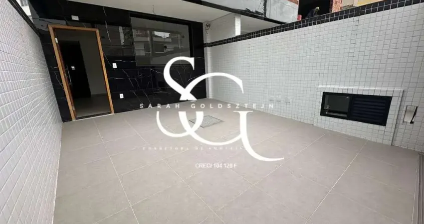 Casa sobreposta espetacular no bairro do Embaré- 3 suítes, 2 vagas. Piscina