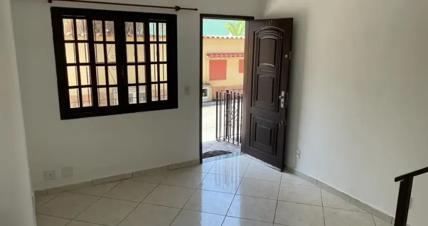 OPORTUNIDADE ÚNICA NA TAQUARA! CASA DUPLEX EM CONDOMÍNIO FECHADO - FAÇA TUDO A PÉ!