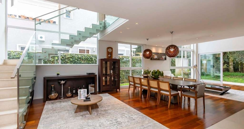 Casa à Venda, Cond. Pinewoods, 4 quartos e acesso direto ao Bosque Pinhais PR