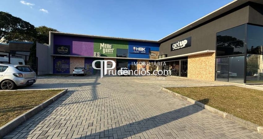 Excelente Espaço Comercial com 2 banheiros privativos, 160m2 no Bacacheri.