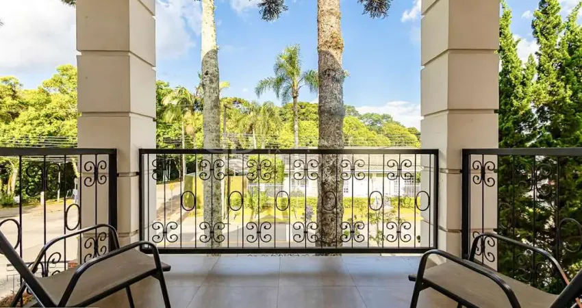 Casa Icônica no Jardim Social em frente do Bosque de Portugal - CURITIBA - PR