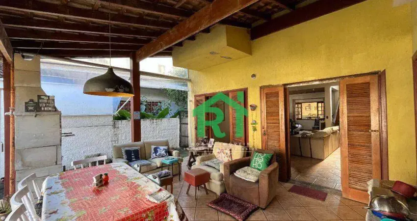 Casa à venda ou locação na Praia das Astúrias I Rocha Imóveis Guarujá