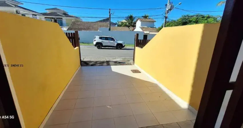 Casa em condomínio para temporada em cabo frio, peró, 3 dormitórios, 2 banheiros, 1 vaga