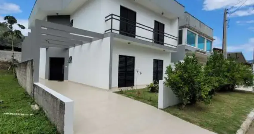 Casa nova e mobiliada com piscina em condomínio fechado em ubatuba!