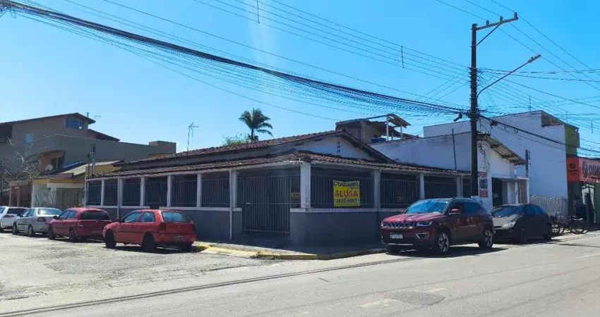 Casa com 7 cômodos no centro de ubatuba para locação comercial.