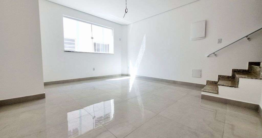 Casa duplex com 2 dormitórios, À VENDA no Campo Grande.