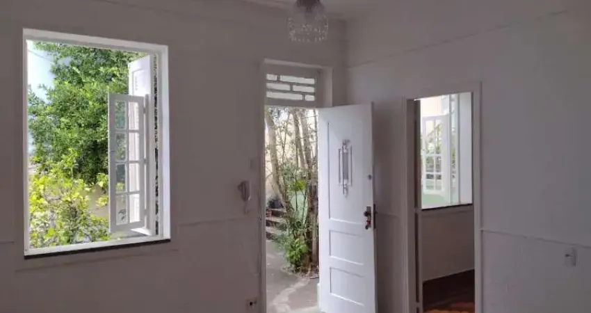 Excelente casa, 2 Quartos em Vila Arborizada e Tranquila. Próximo Hospital Andaraí Comércio e Condução Fartos.