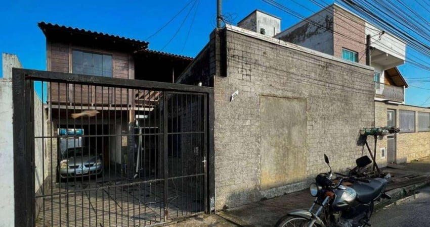 Terreno com 01 casa e 01 kitnet no bairro Cidade Nova em Itajaí