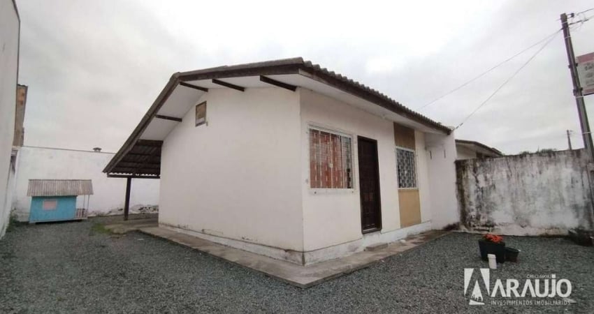 Casa com 2 dormitórios no bairro Espinheiros em Itajaí