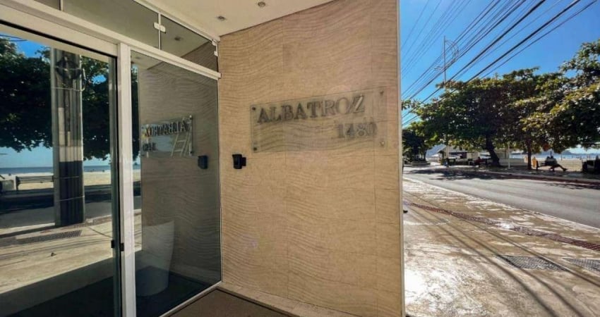 Apartamento com 1 suíte e 2 dormitórios  o bairro Centro em Balneário Camboriú