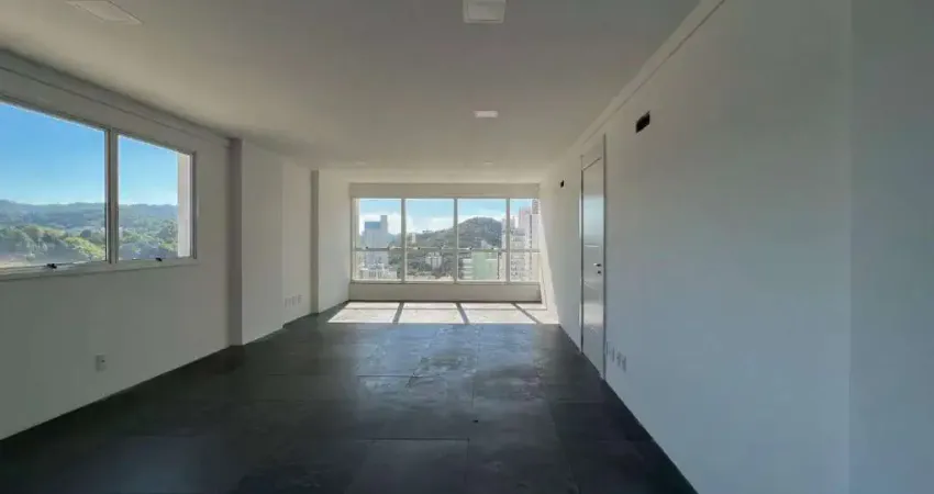 Sala com 132m² no bairro Pioneiros em Balneário Camboriú