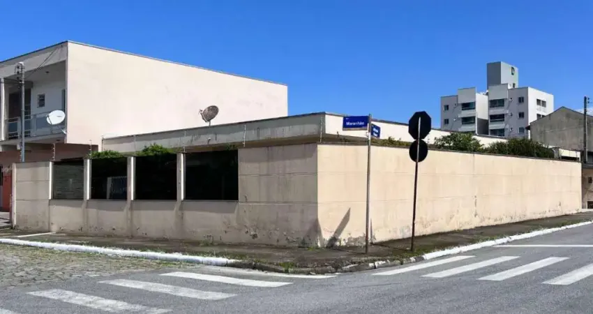 Casa com 1 suíte e 2 dormitórios no bairro Cordeiros em Itajaí