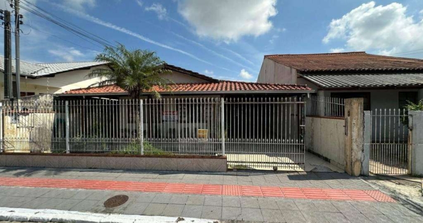 Casa com 2 dormitórios no bairro Cordeiros em Itajaí