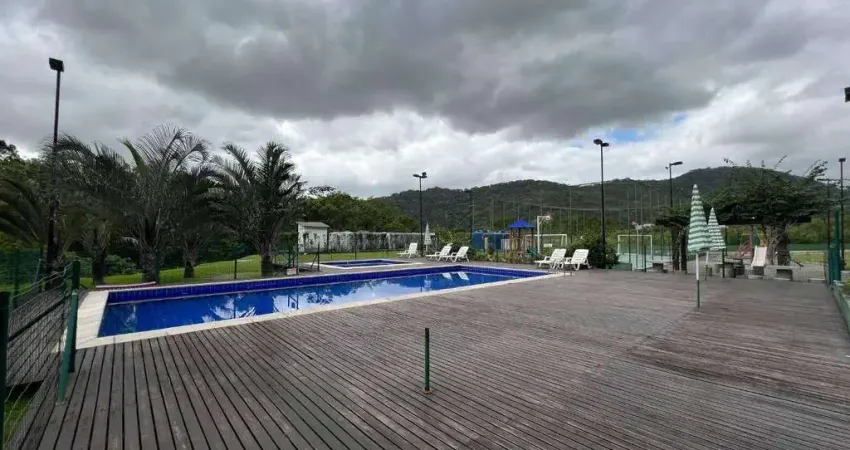 Apartamento com 2 dormitórios no bairro Espinheiros em Itajaí