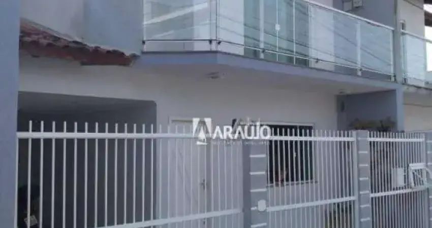 Sobrado com 1 suíte e 2 dormitórios no bairro das Nações em Balneário Camboriú
