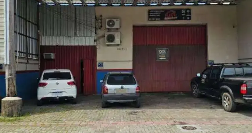 Galpão com 215 m² no bairro Cordeiros em Itajaí