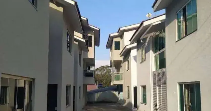 Triplex em condomínio fechado com 1 suíte e 2 dormitórios em Balneário Camboriú