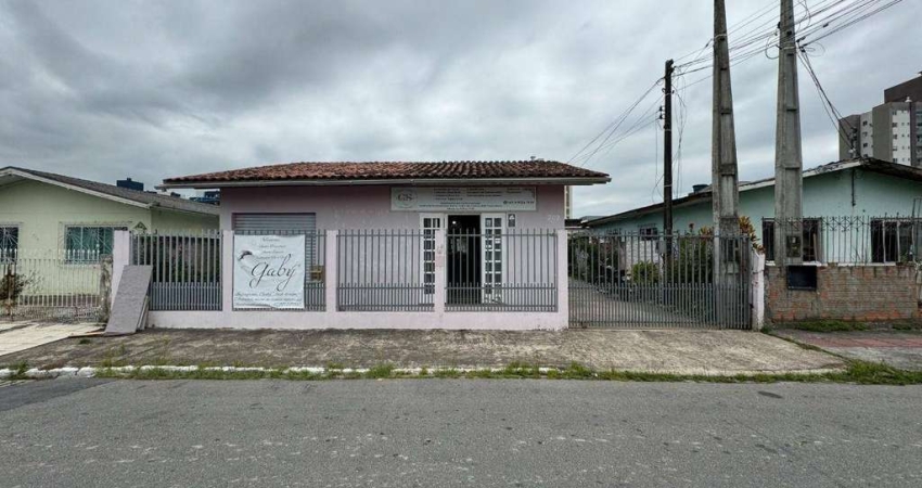 Casa com 1 suíte e 2 dormitórios no bairro Cordeiros em Itajaí