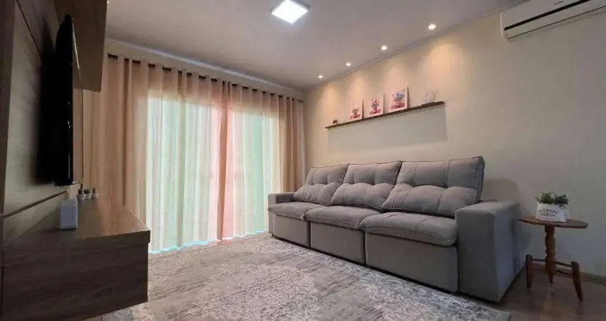 Casa com 2 dormitórios no bairro Espinheiros em Itajaí