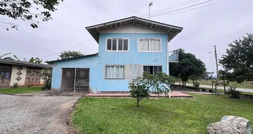 Terreno com 2 casas no bairro Espinheiros em Itajaí