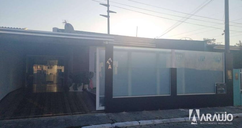 Casa com piscina e 1 suíte + 2 dormitórios no bairro Espinheiros em Itajaí