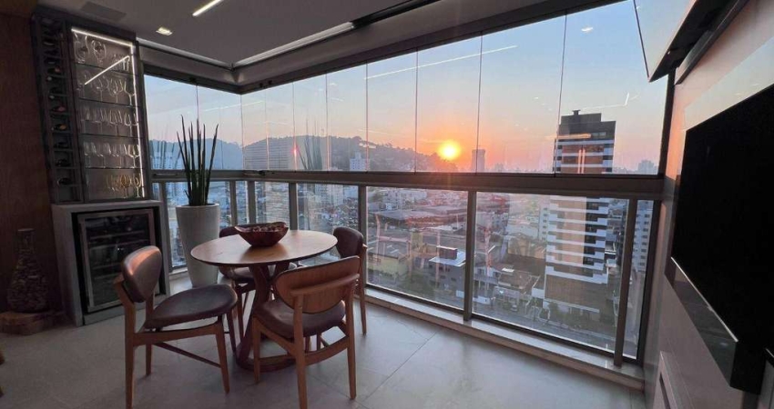 Apartamento mobiliado e equipado com 2 suítes +1 dormitório no bairro Fazenda em Itajaí