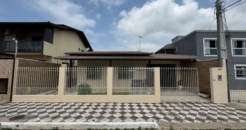 Casa com 2 suítes e  2 dormitórios no bairro Cordeiros em Itajaí