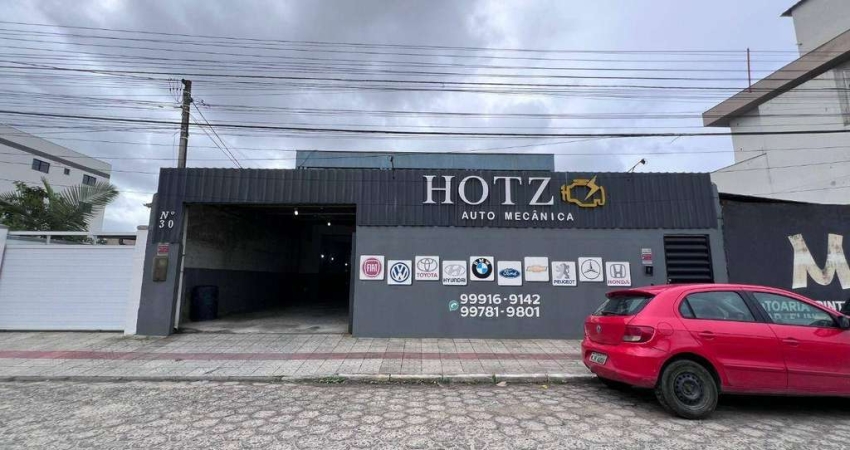 Casa com ponto comercial e 4 dormitórios no bairro São Vicente em Itajaí